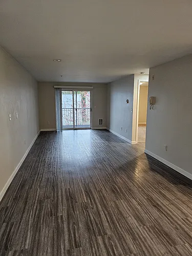 910 N 95th St #303 Photo 1