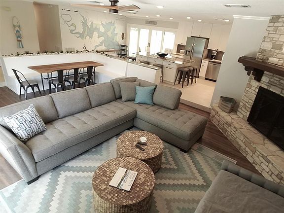 4th image of 2055 Island View Dr