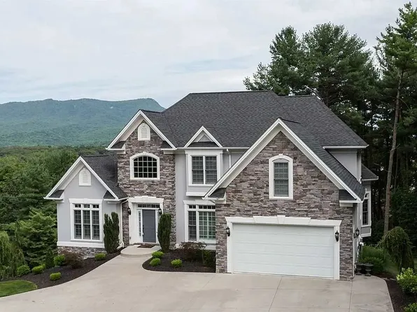 125 Steeplechase Dr, Penn Laird, VA 22846