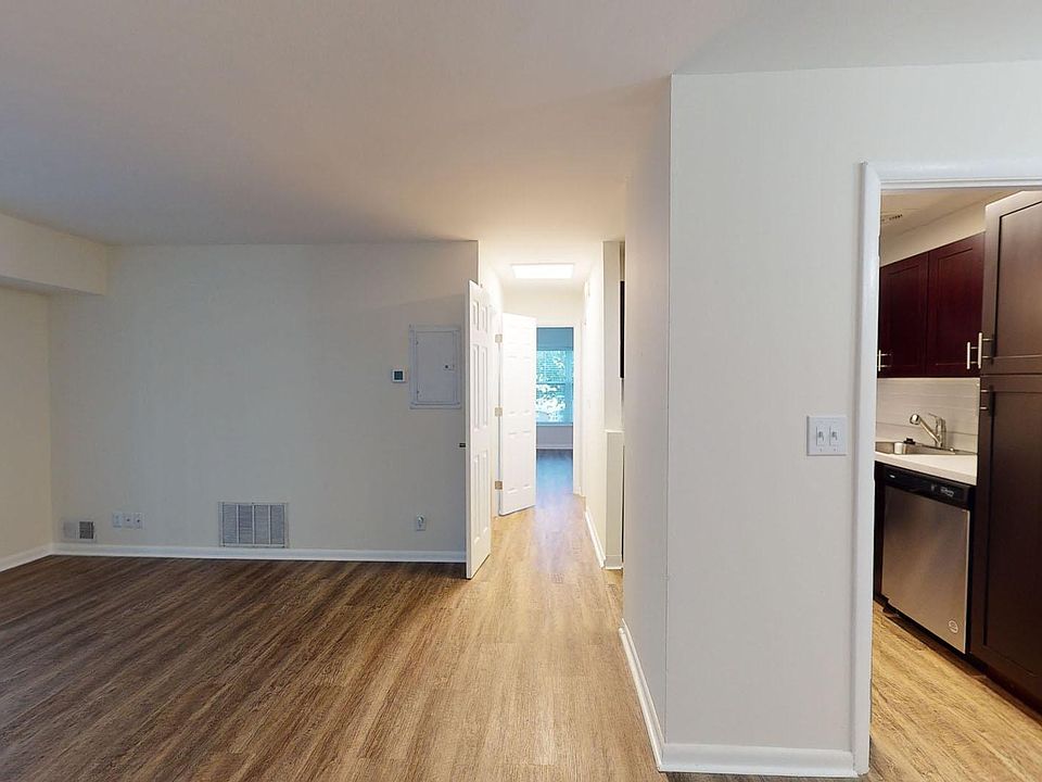 1st image of 256 Buckminster Dr #101