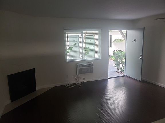4th image of 10944 Bluffside Dr #102