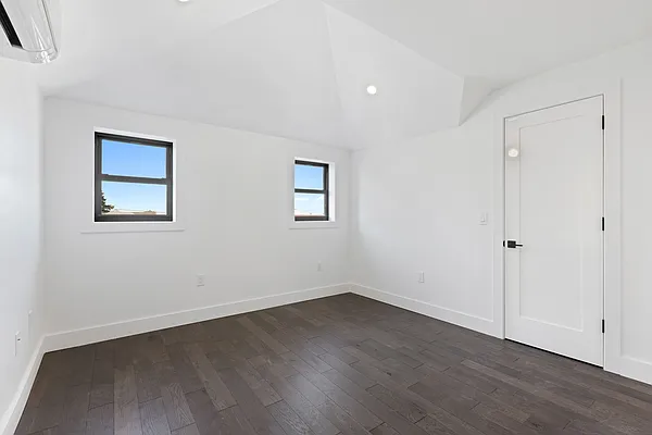 Rented by Compass | media 7