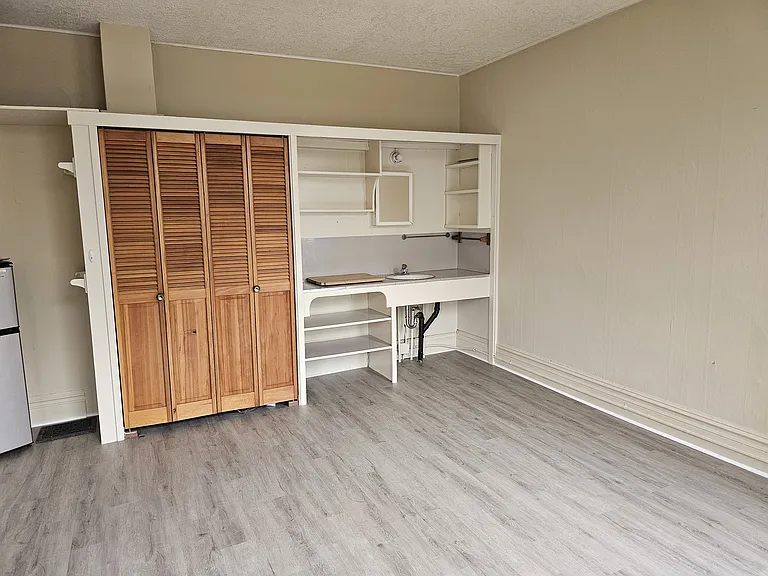 2124 NW Flanders St #1 — Photo 6