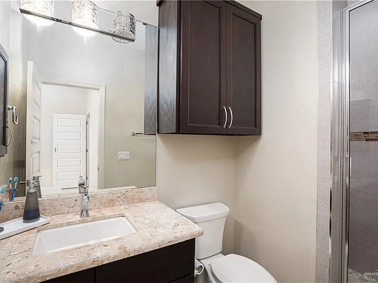 2425 Pebble St — Photo 27