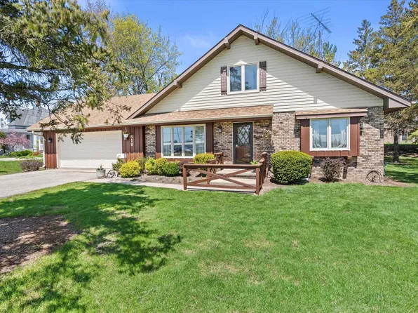 618 West Main STREET, Waterford, WI 53185