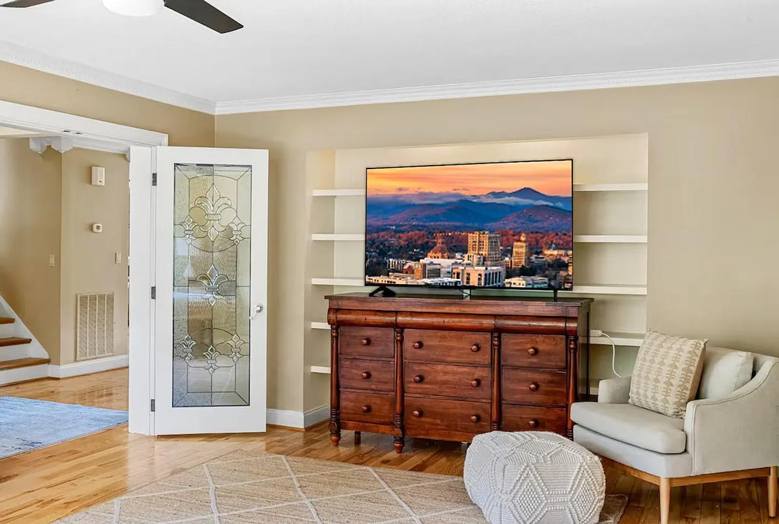 7 bed, 4.0 bath, 4499 sqft, $35,917 — Photo 1