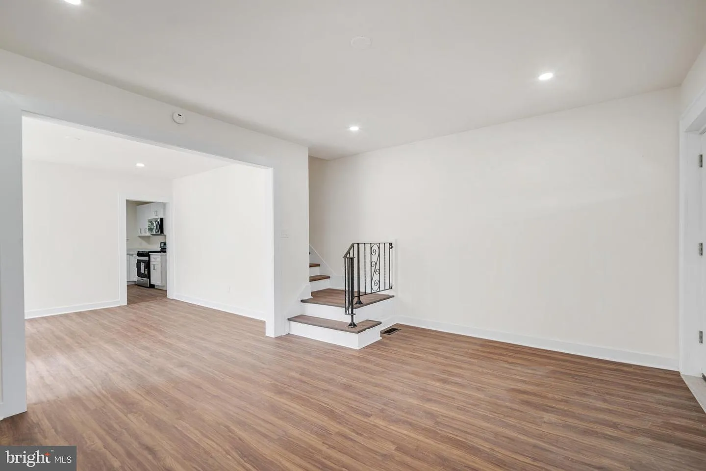 3 bed, 1.5 bath, 1184 sqft, $2,950 — Photo 4