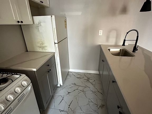 2nd image of 901 Stuyvesant Ave #A2