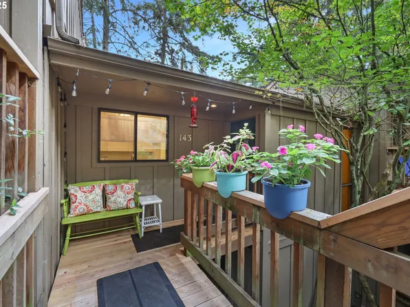 143 Treehill Loop, Eugene, OR 97405