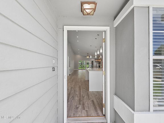 4th image of 204 Crosstern Ct