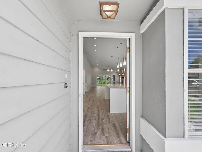 204 Crosstern Ct — Photo 4