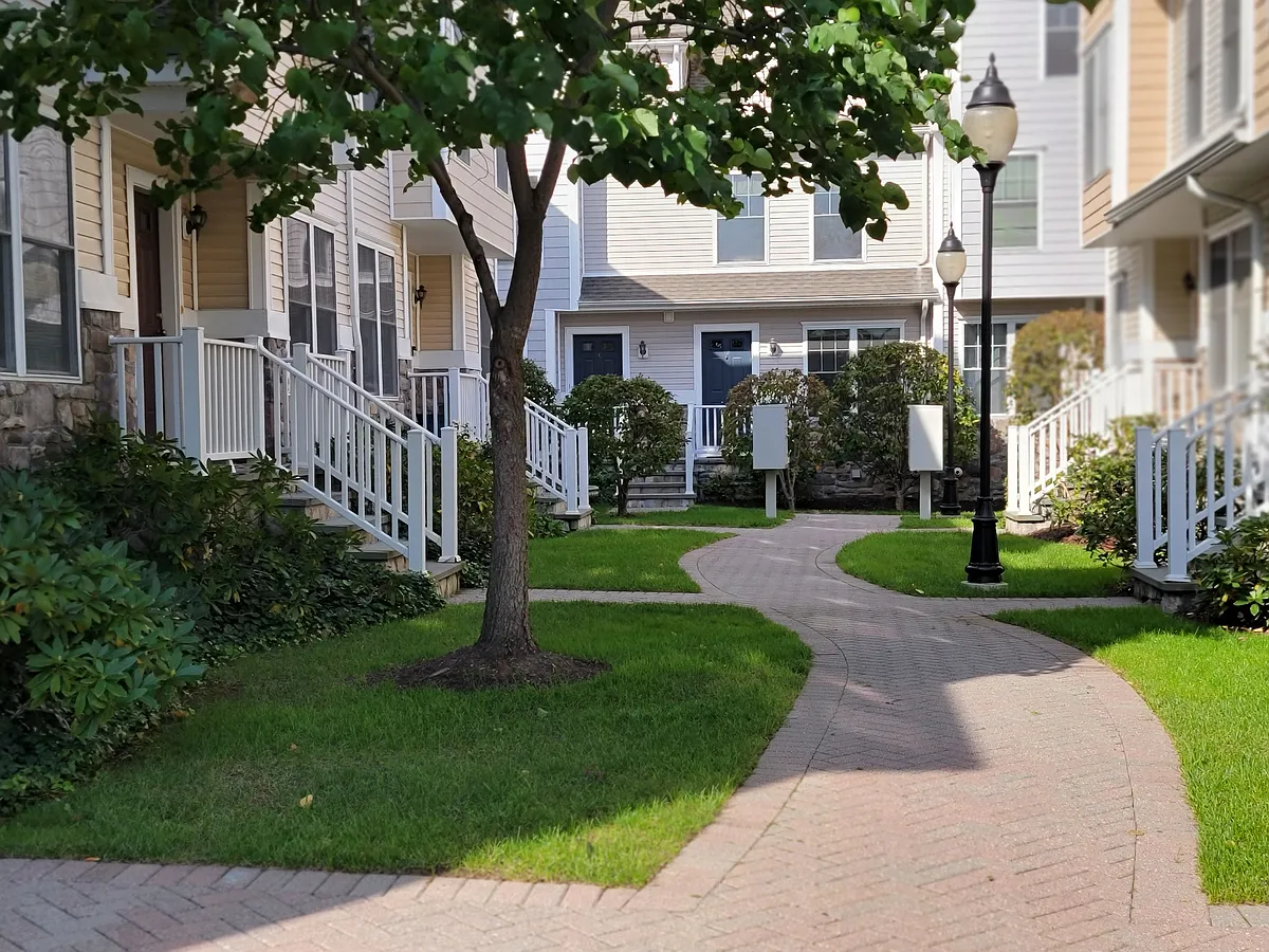 Building Photo - 85 Camp Ave #2C