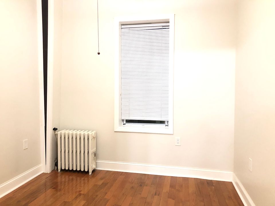 2nd image of 969 Summit Ave #24E
