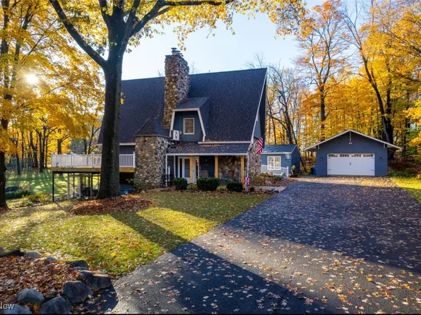 4140 Laurie Ln, Barberton, OH 44203