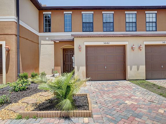 3rd image of 5042 NW Coventry Cir