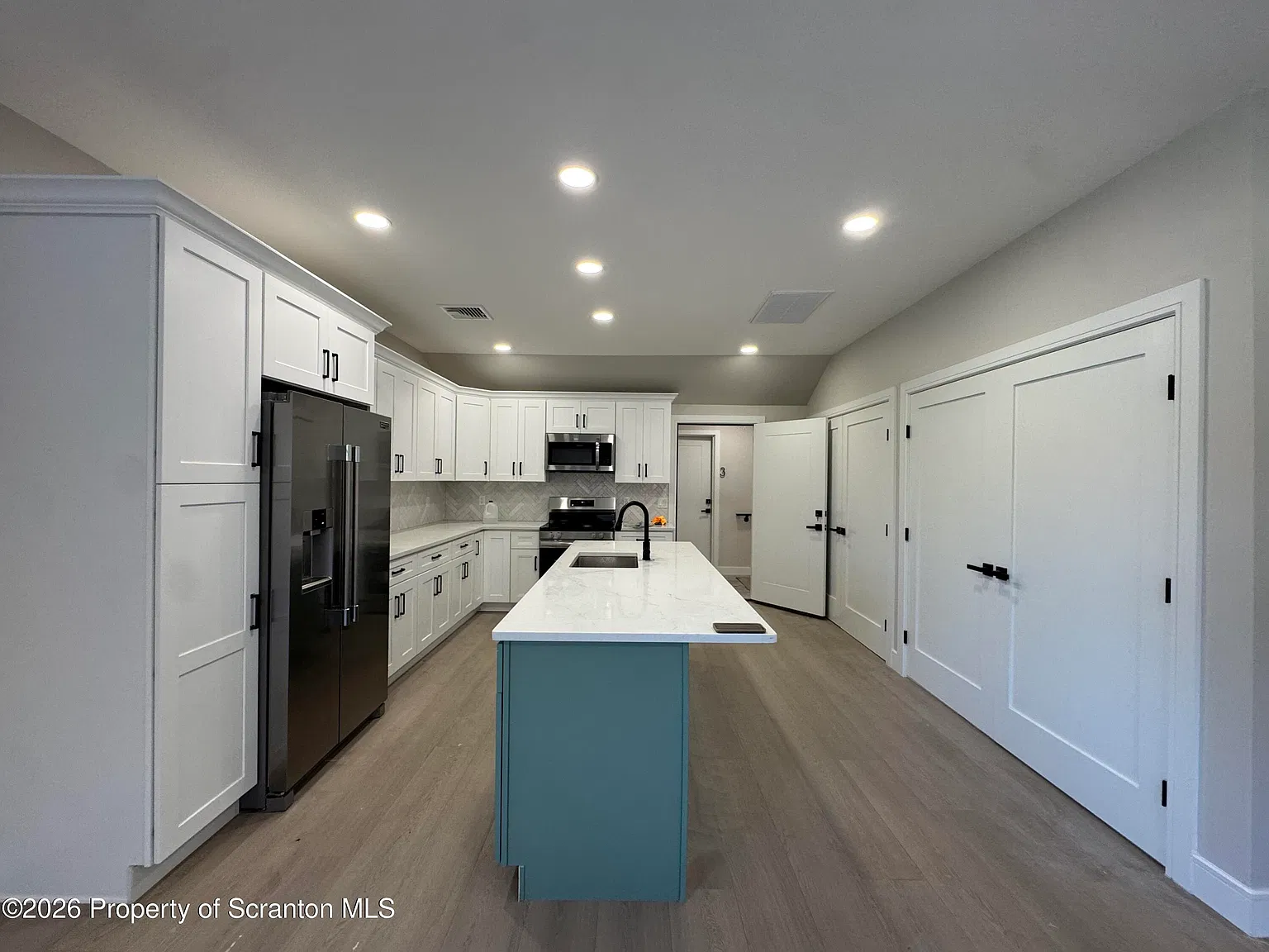 1052 Main St — Photo 2