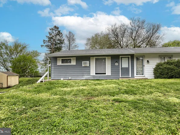 1819 Heishman Garden Dr, Carlisle, PA 17013
