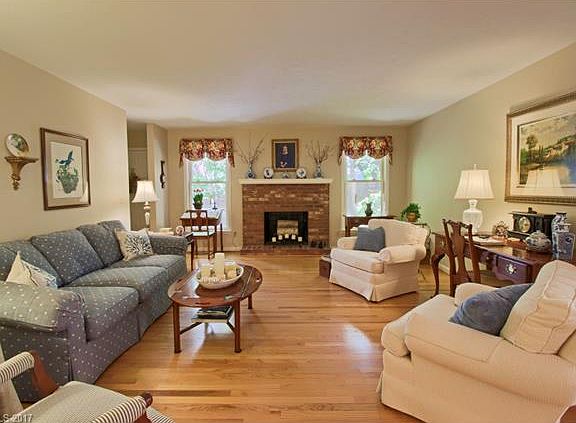 4th image of 700 Dawnwood Ln