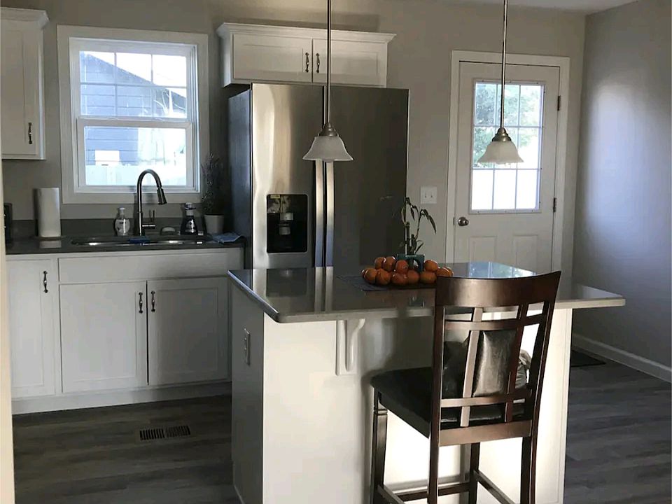 1st image of 142 W Daggett St #5