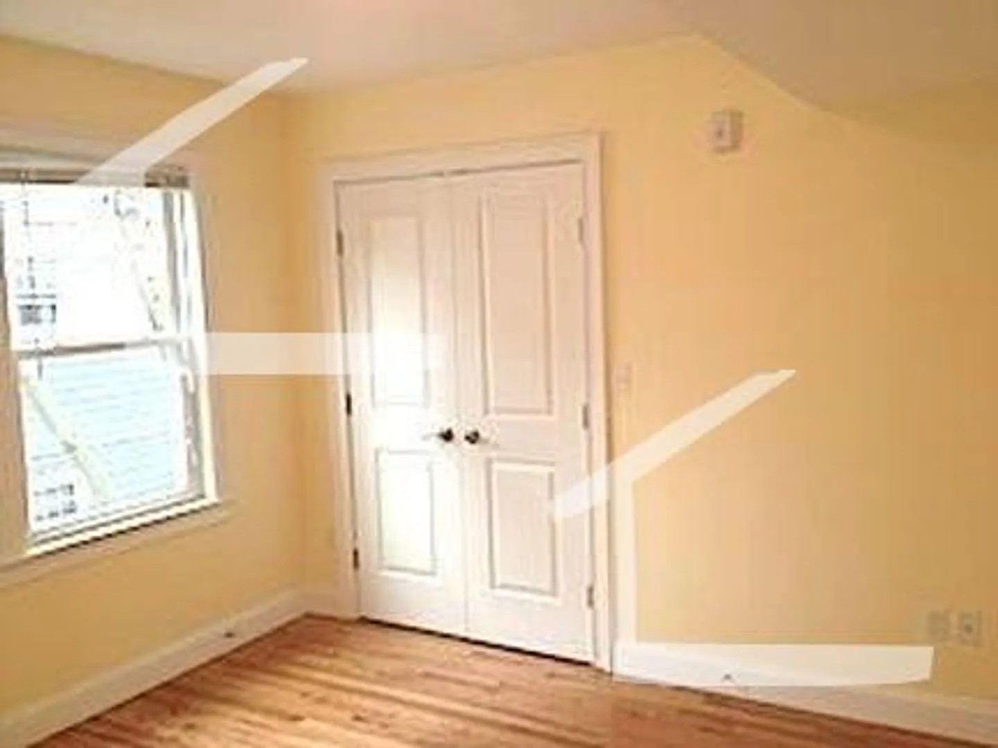 Nice 4 bed in Oak Square — Photo 3