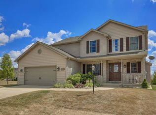 1625 Hunters Ridge Ct, Mahomet, IL 61853