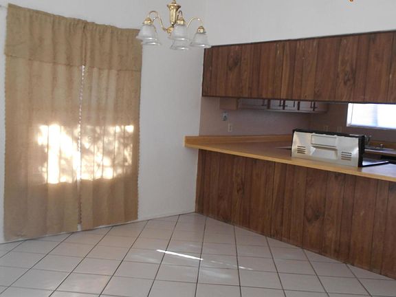 5th image of 3535 E Glen Dr
