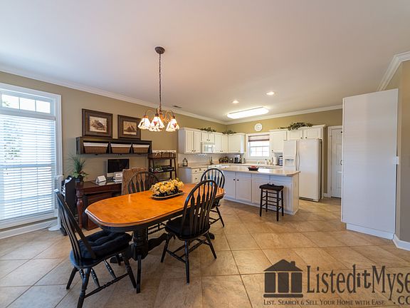 2nd image of 3003 Waterman Dr SE