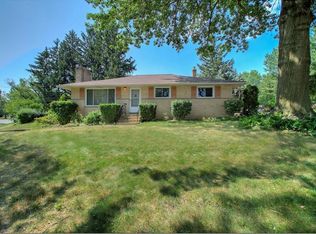 5550 Saxon Dr, Garfield Heights, OH
