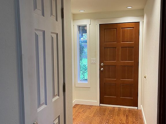 Nice size entryway.>