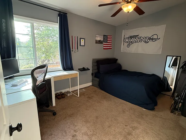 2nd smaller bedroom