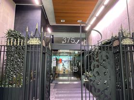 375 King St W