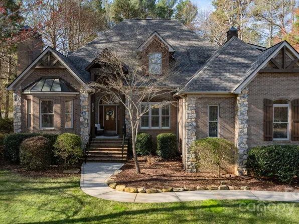 2379 Metcalf Dr, Sherrills Ford, NC 28673