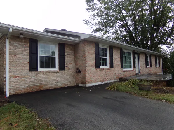 228 Aurora Dr, Lewisburg, WV 24901