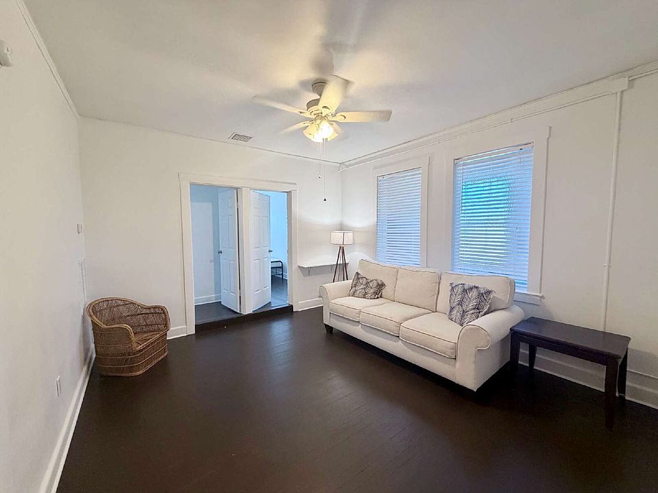 1st image of 406 Northwood Rd APT 3