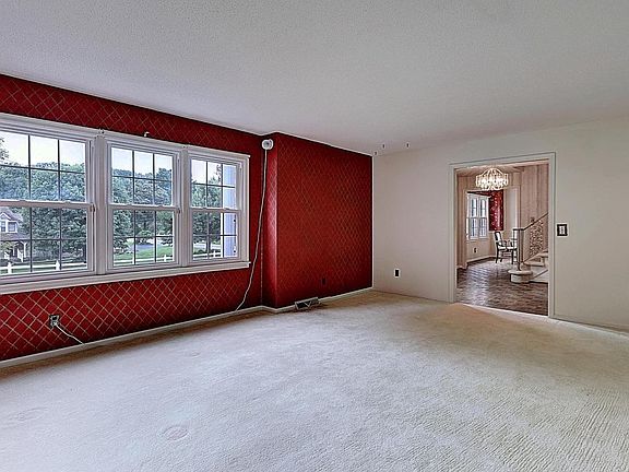 5th image of 700 Fairway Dr