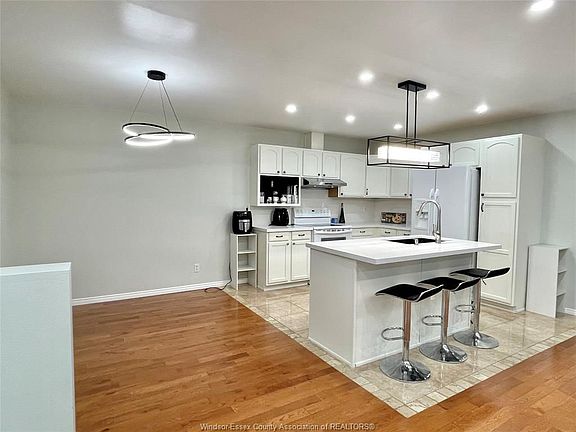 3rd image of 4140 Saint Clair Ave