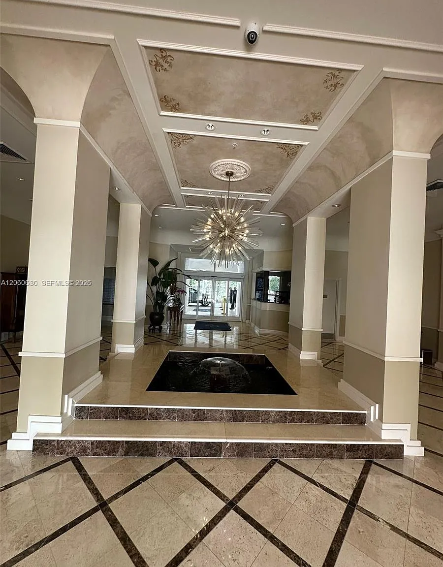 Courvoisier Courts Condo — Photo 2