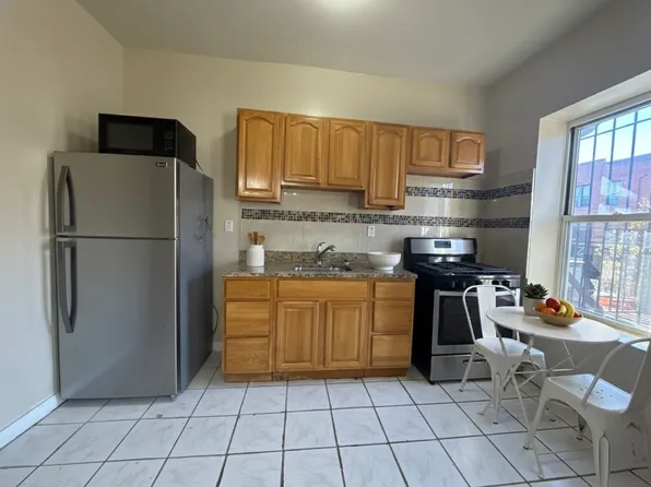 145 Rockaway Avenue image 3 of 13