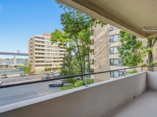 9-15 166th Street #3B, Beechhurst, NY 11357