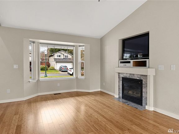 5th image of 3129 Sword Fern Dr NW
