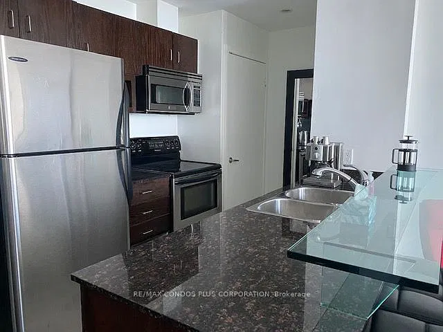 Waterclub Condominiums — Photo 3