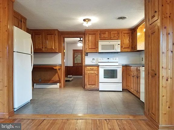 4th image of 557 Oley Rd