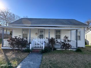 117 S Elm St, Swansboro, NC 28584