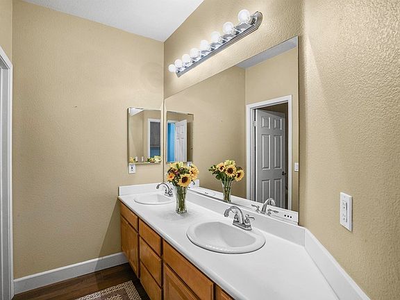3rd image of 1517 Sheridan Pl