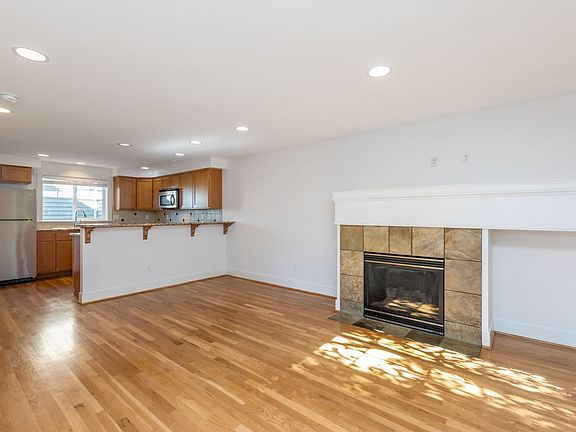 4th image of 7552 12th Ave NE Unit A