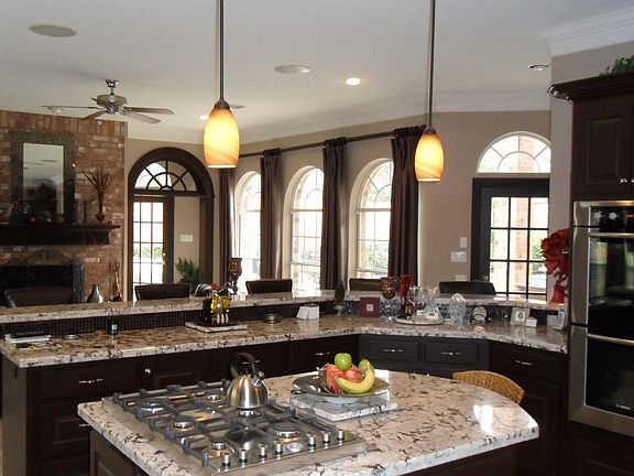 Chef's Kitchen Open To FR