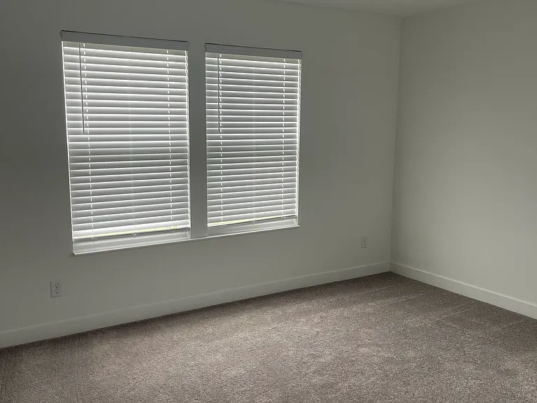 1717 Woods Edge Dr — Photo 11