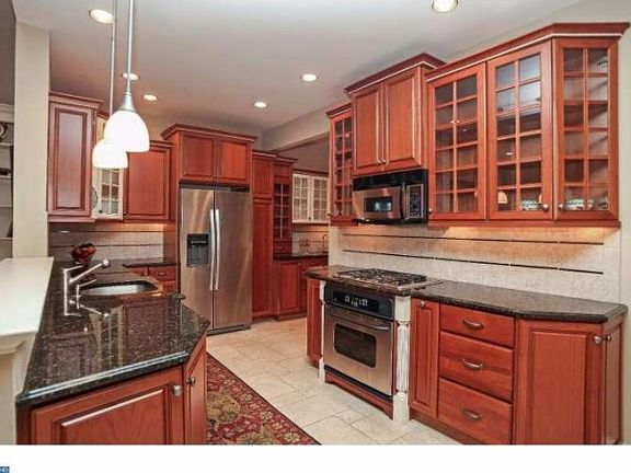 4th image of 425 Vineyard Ln