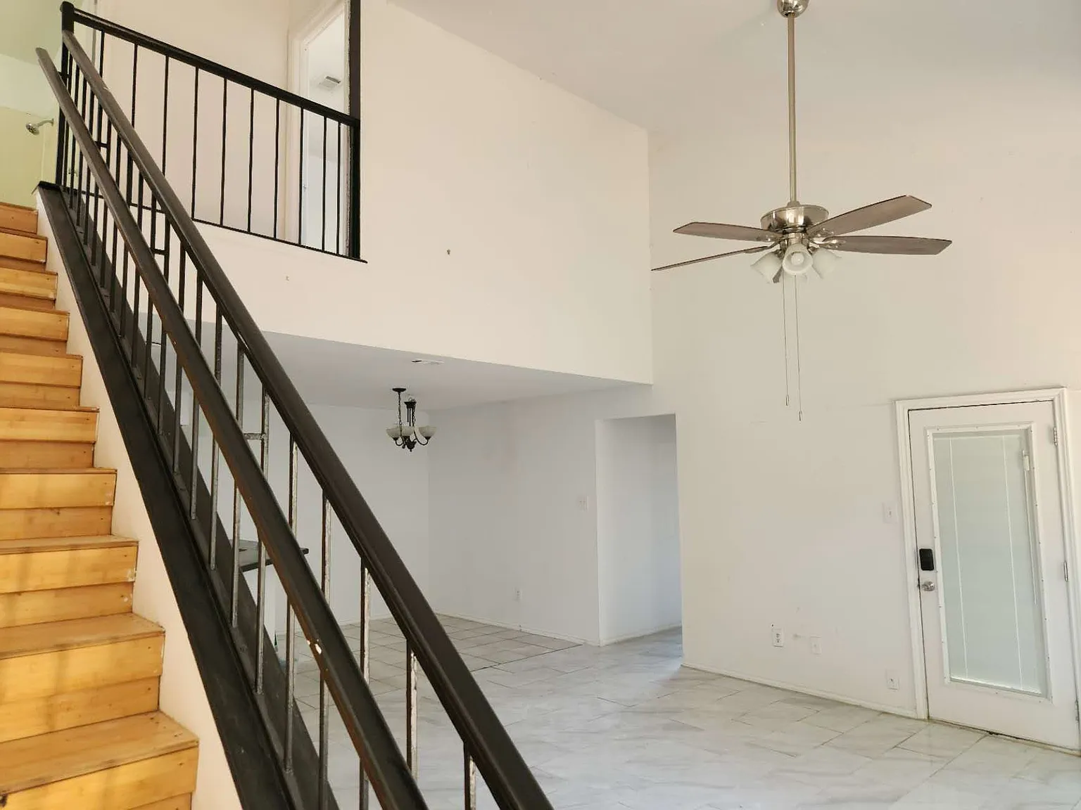 3 bed, 2.5 bath, 1405 sqft, $1,850 — Photo 2