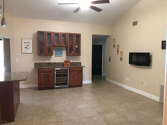 5th image of 814 Topaz Dr NW